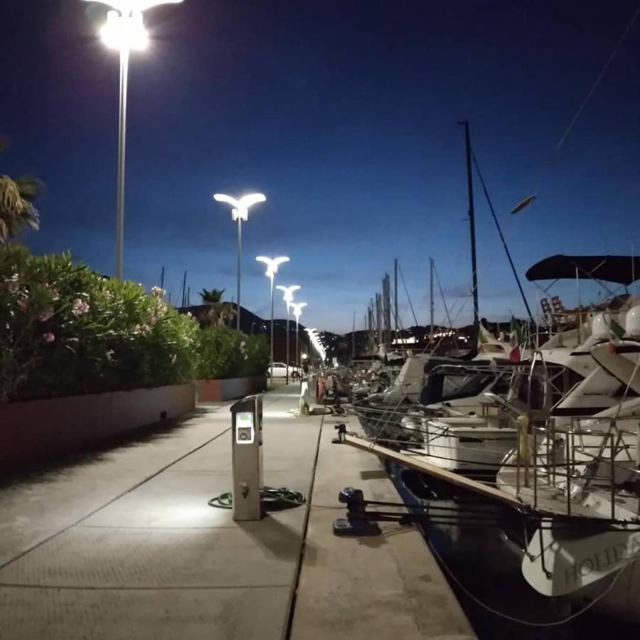 Bed And Boat Holiday Hotel ลาสเปเซีย ภายนอก รูปภาพ
