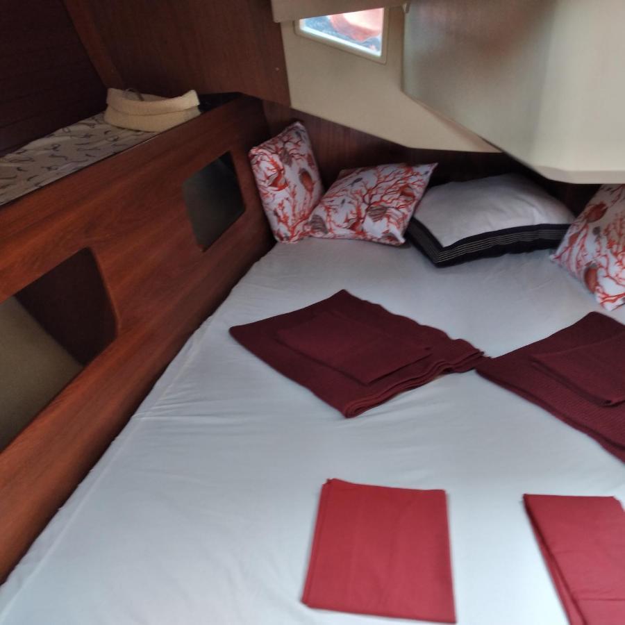 Bed And Boat Holiday Hotel ลาสเปเซีย ภายนอก รูปภาพ