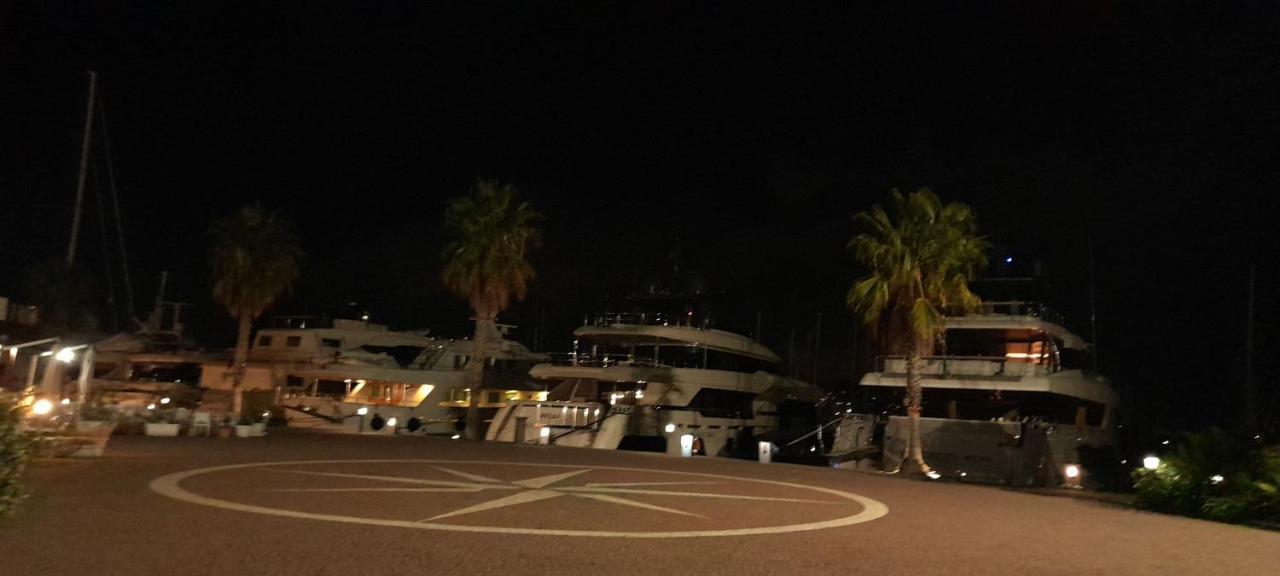 Bed And Boat Holiday Hotel ลาสเปเซีย ภายนอก รูปภาพ